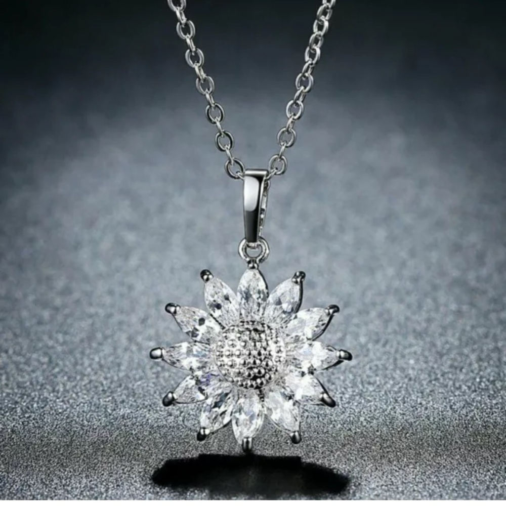 New Beautiful 925 Sterling Silver White Sapphire Sunflower Necklace - Picture 2 of 4